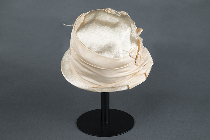Image of Cream hat from Hetrick Hat Shop, 1919